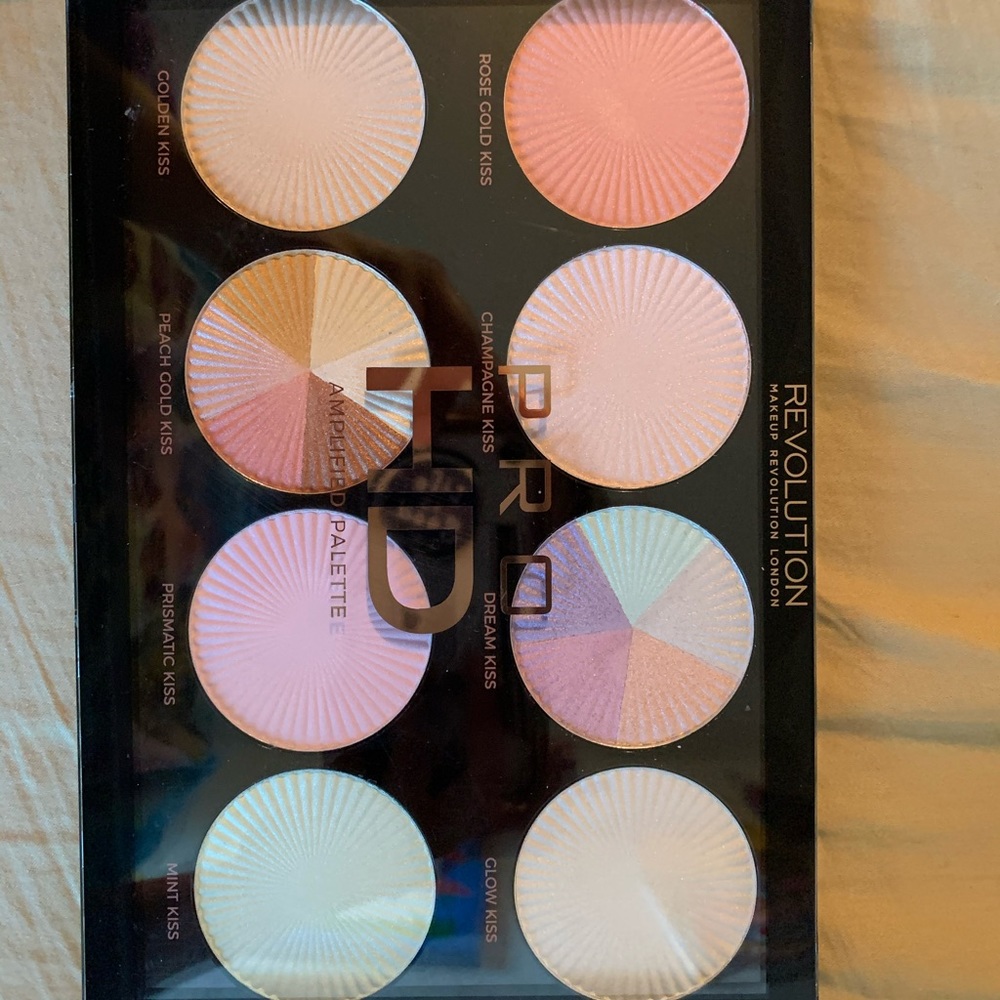 REVOLUTION GLOW GETTER PALETTE